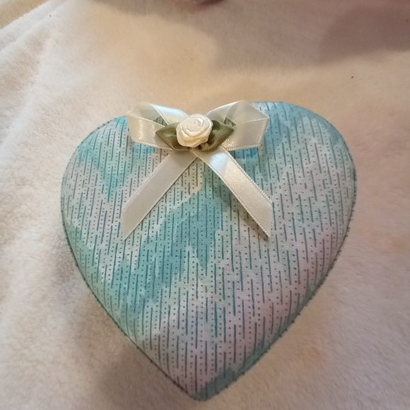 Heart shaped mint and white fabric trinket box with bow - Picture 3 of 7